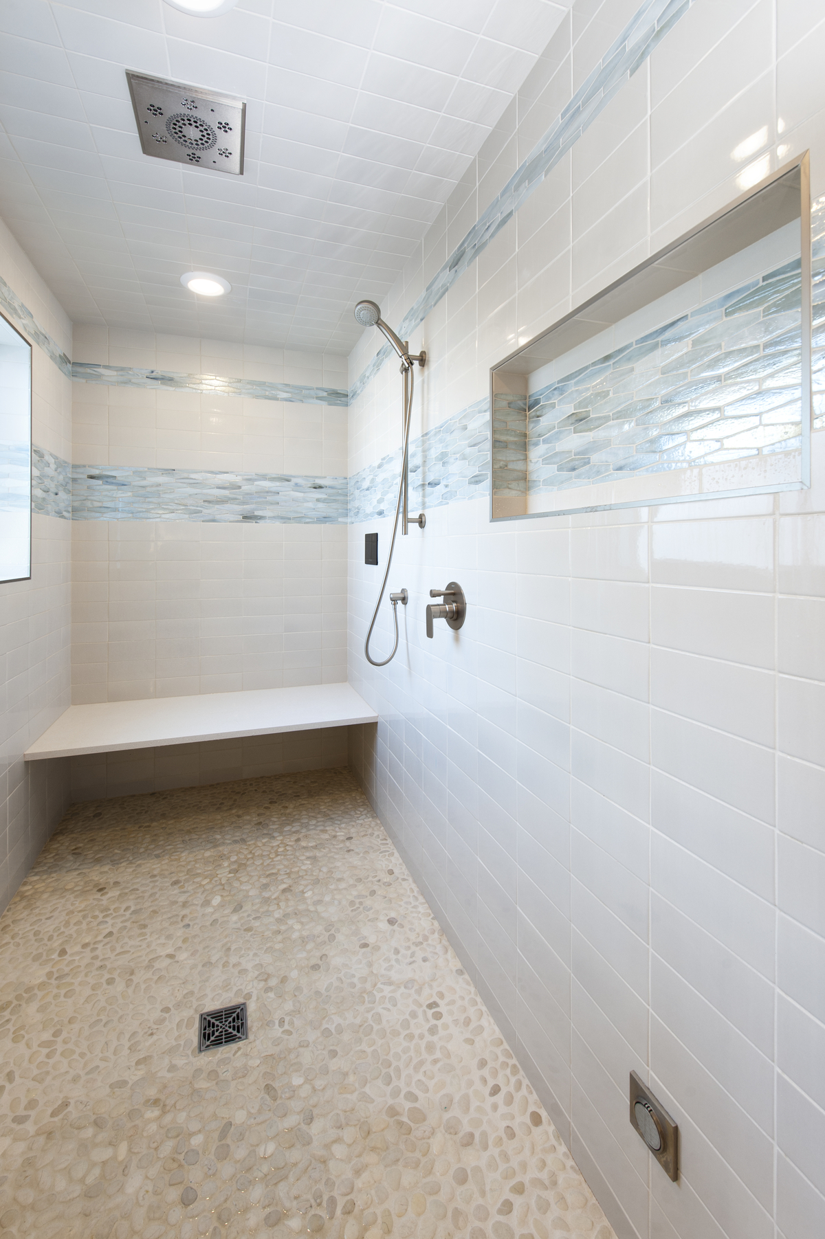 walk-in tiled steam shower, pebble tile floor, built-in ledge